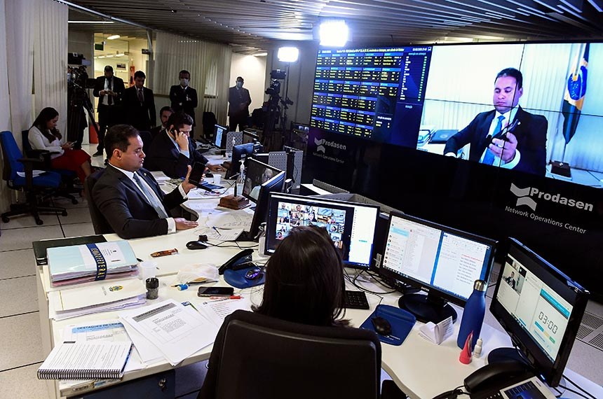 Senado federal aprova congelamento de salários do setor público; saúde e segurança ficam de fora