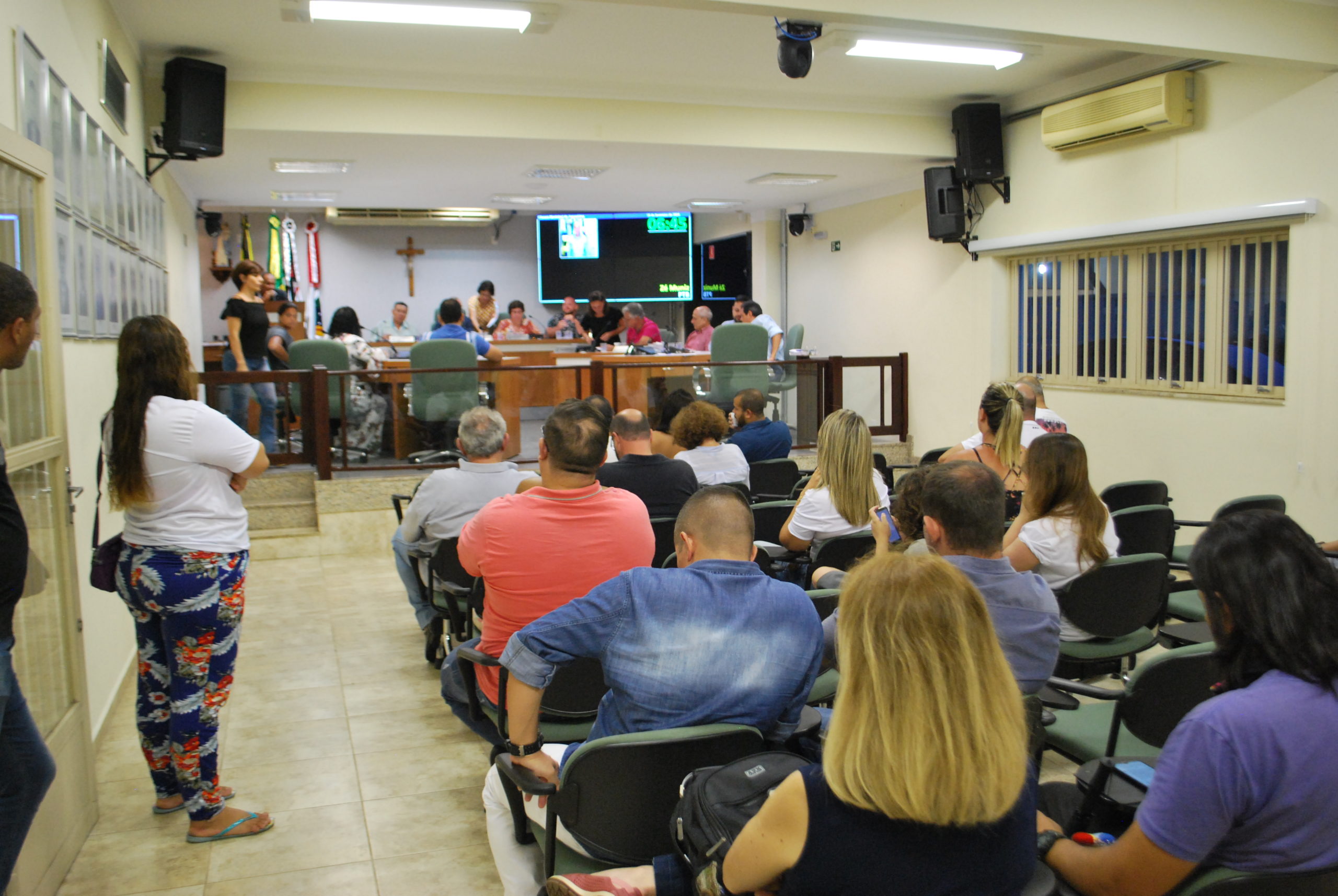 Após pedido de esclarecimento de concorrente, pregão para abastecimento de combustíveis dos carros oficiais é suspenso