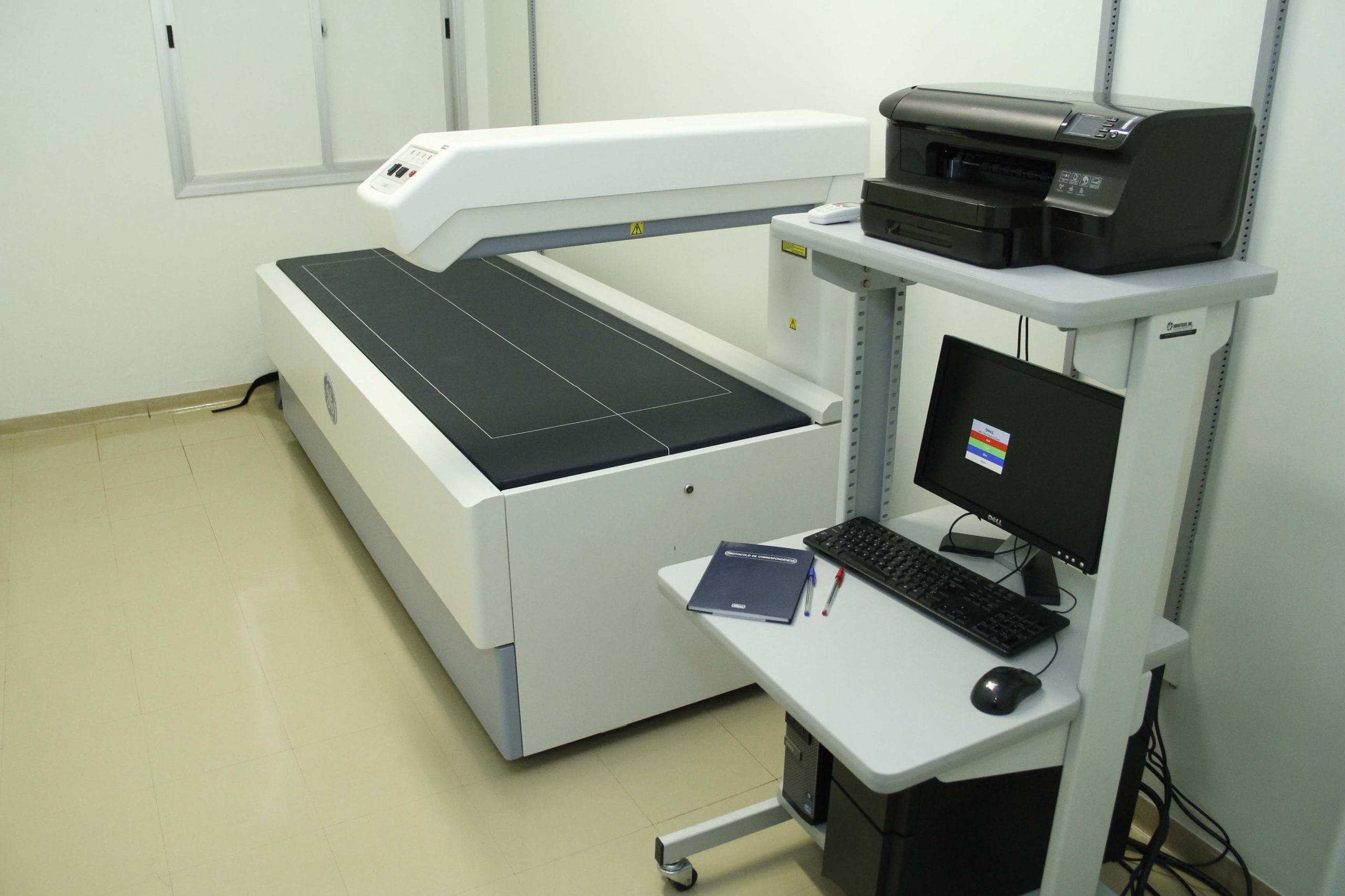 Prefeitura inaugura equipamento para exame de densitometria óssea no Hospital Walter Ferrari