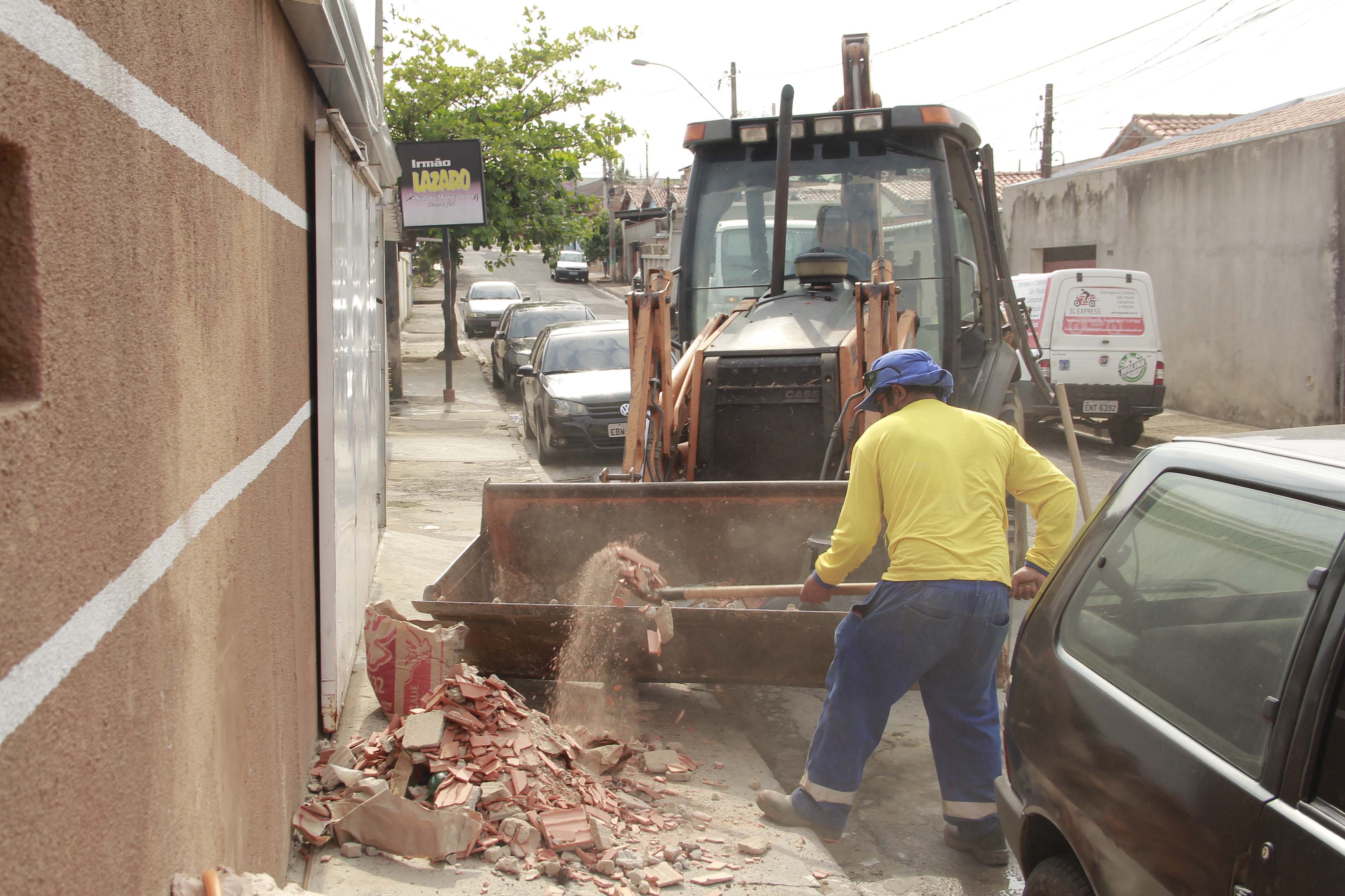 Secretaria de Obras divulga regras para descarte de entulhos e manutenção de terrenos