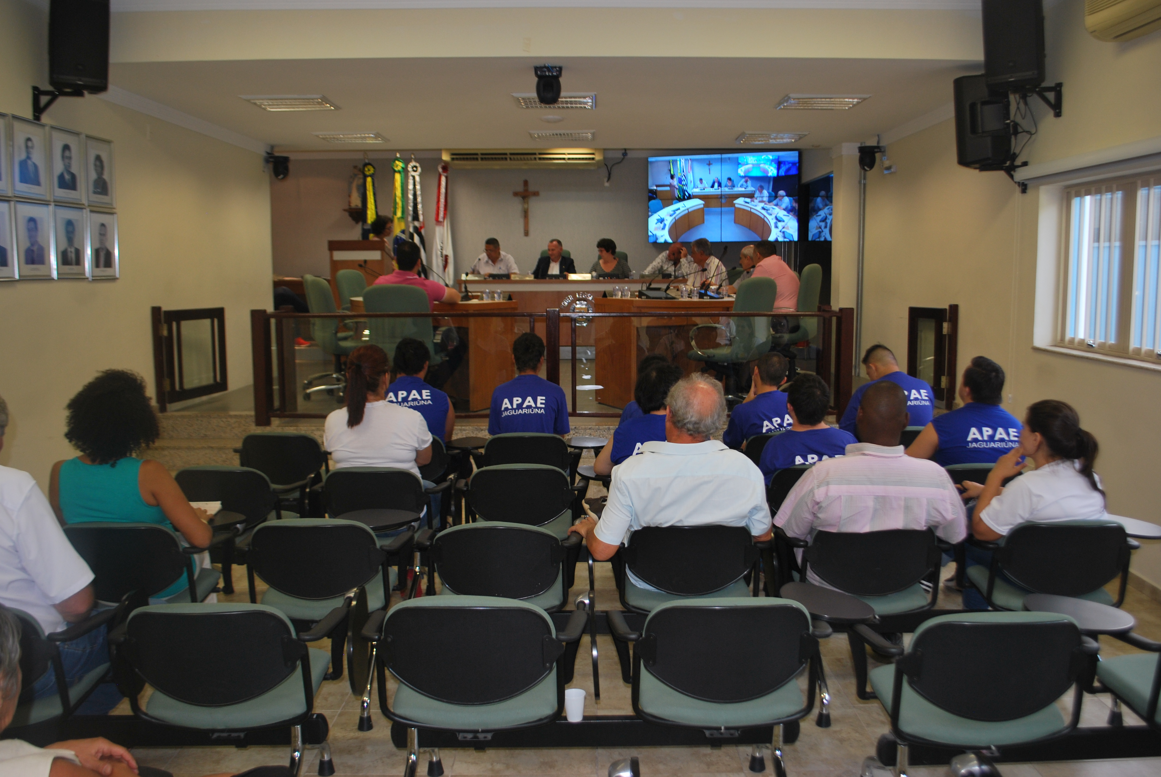 Câmara realiza sessão extraordinária para votar moção à Apae, Centro de Equoterapia e outras organizações