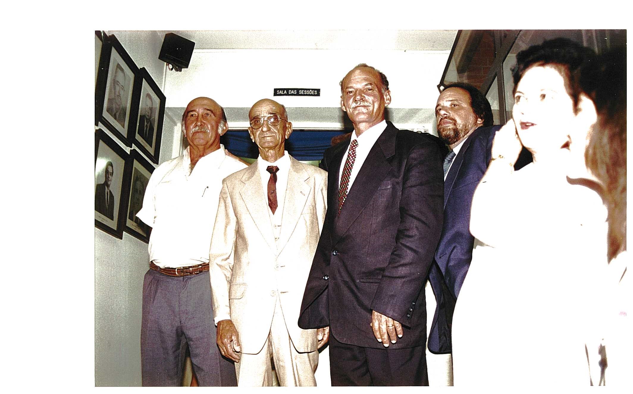 Moção aprovada pelos vereadores presta homenagem à ex Prefeito e ex Presidente do Legislativo