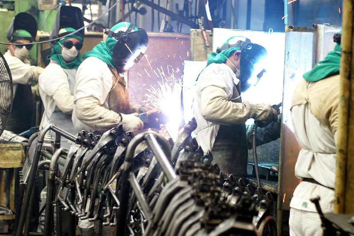 Indústria paulista cria mil vagas em julho, diz pesquisa feita pela Fiesp