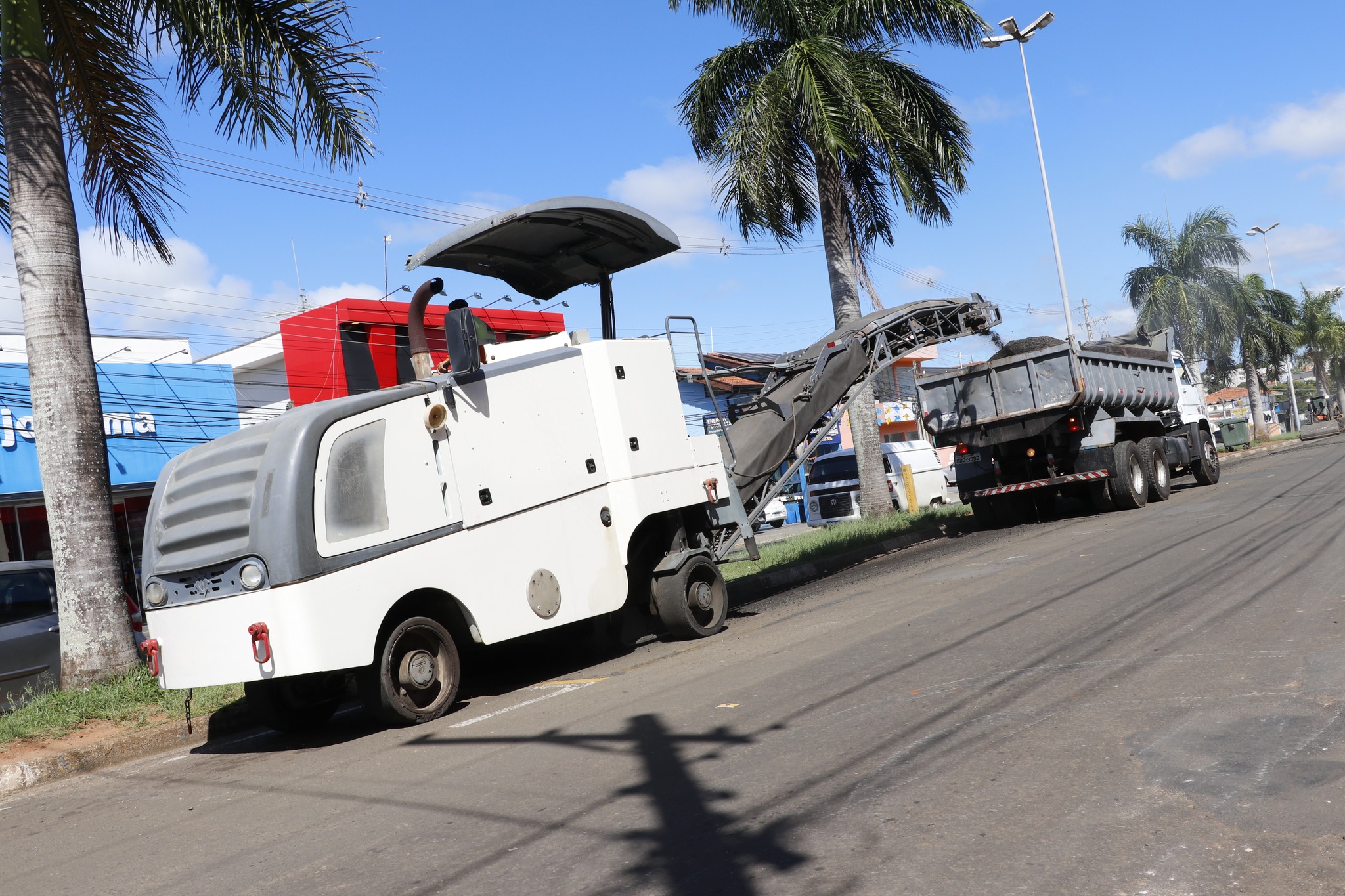 Prefeitura de Jaguariúna inicia preparação do recape na Avenida Pinto Catão
